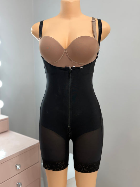 Kiss : Invisible lift with wires on the waist