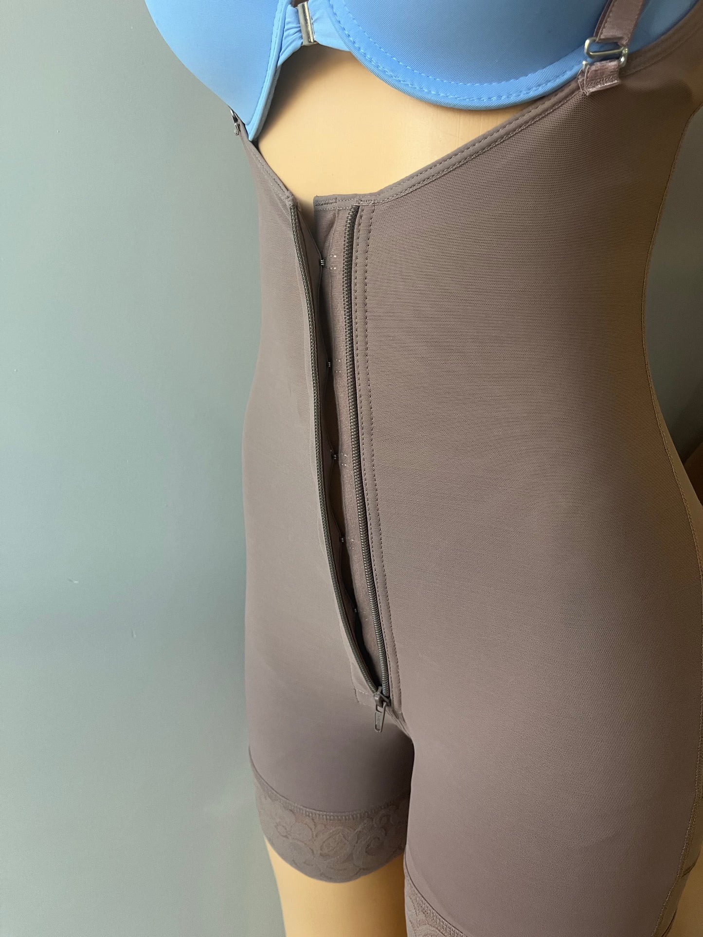 ELEGANT Middle Zipper Thin Bra Strap Booty-Lift Colombian Shaper