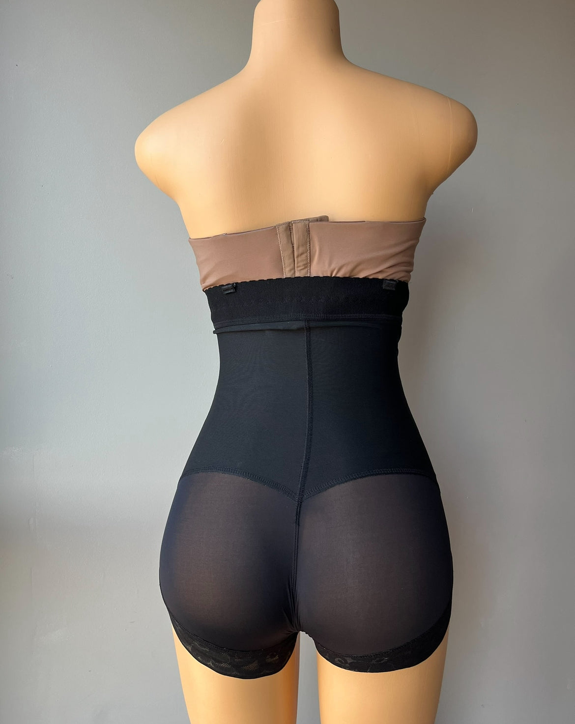 Secret strapless pantie style with zipper