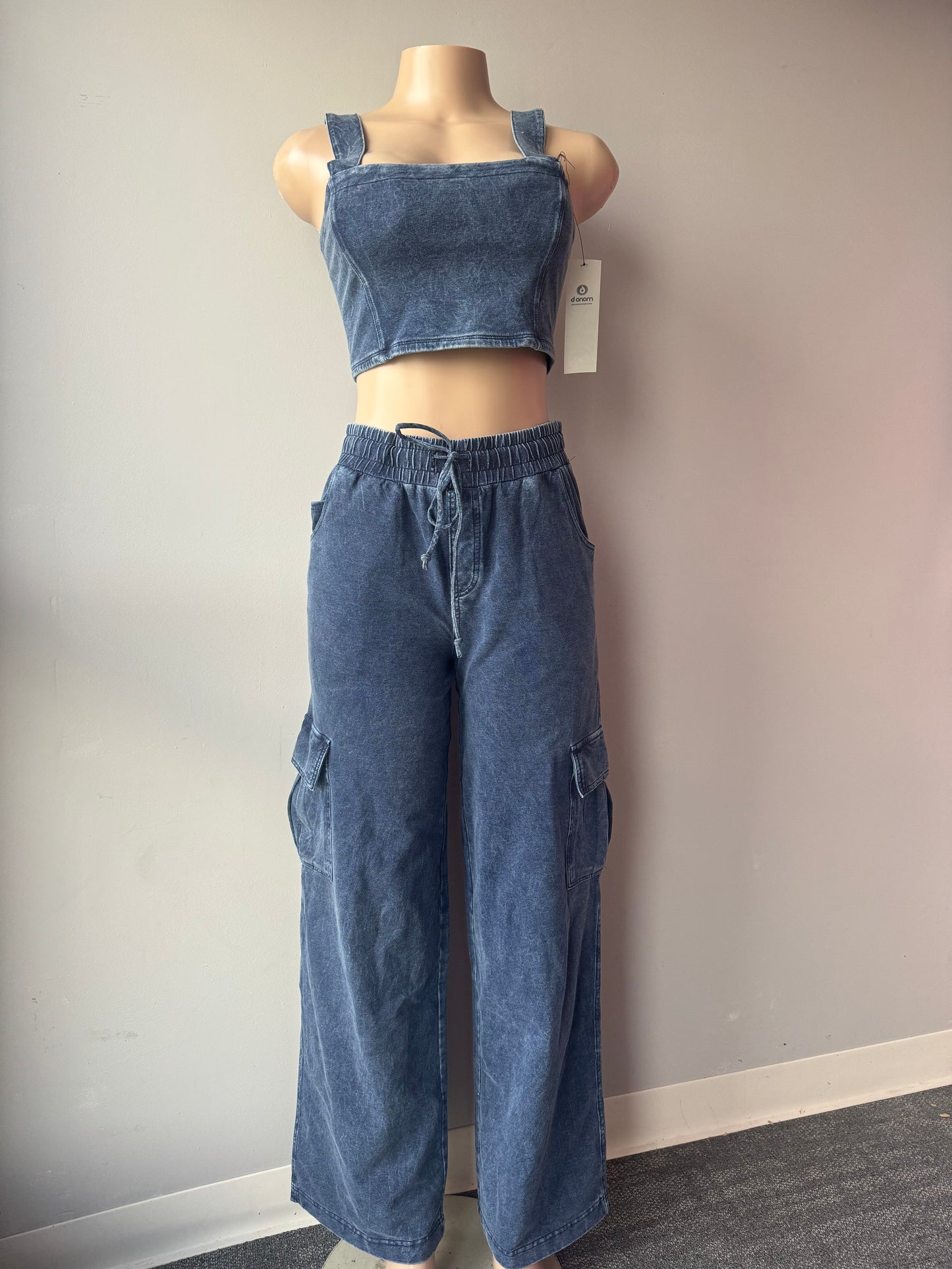 Conjunto de pantalón y top lavados