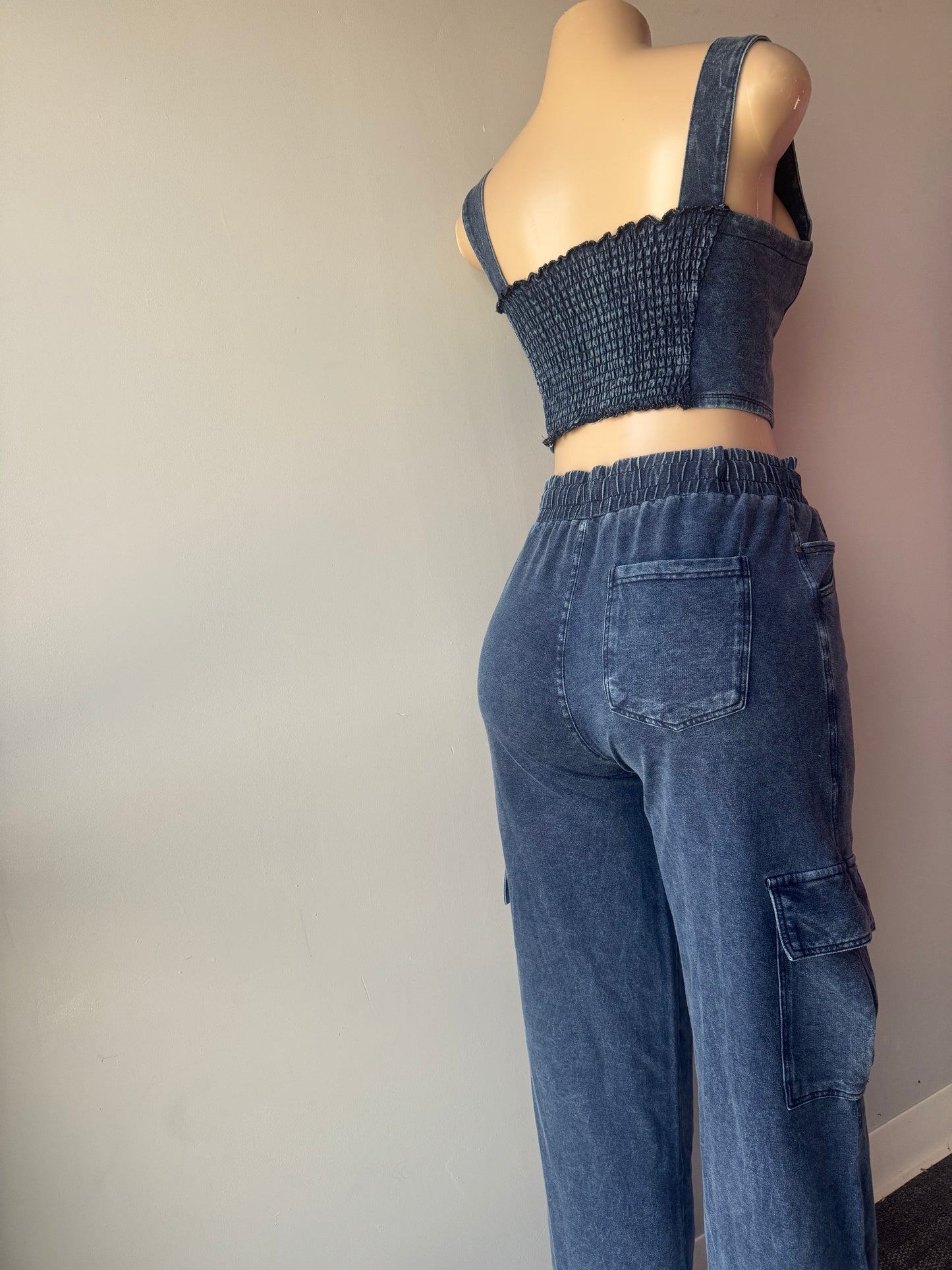 Conjunto de pantalón y top lavados